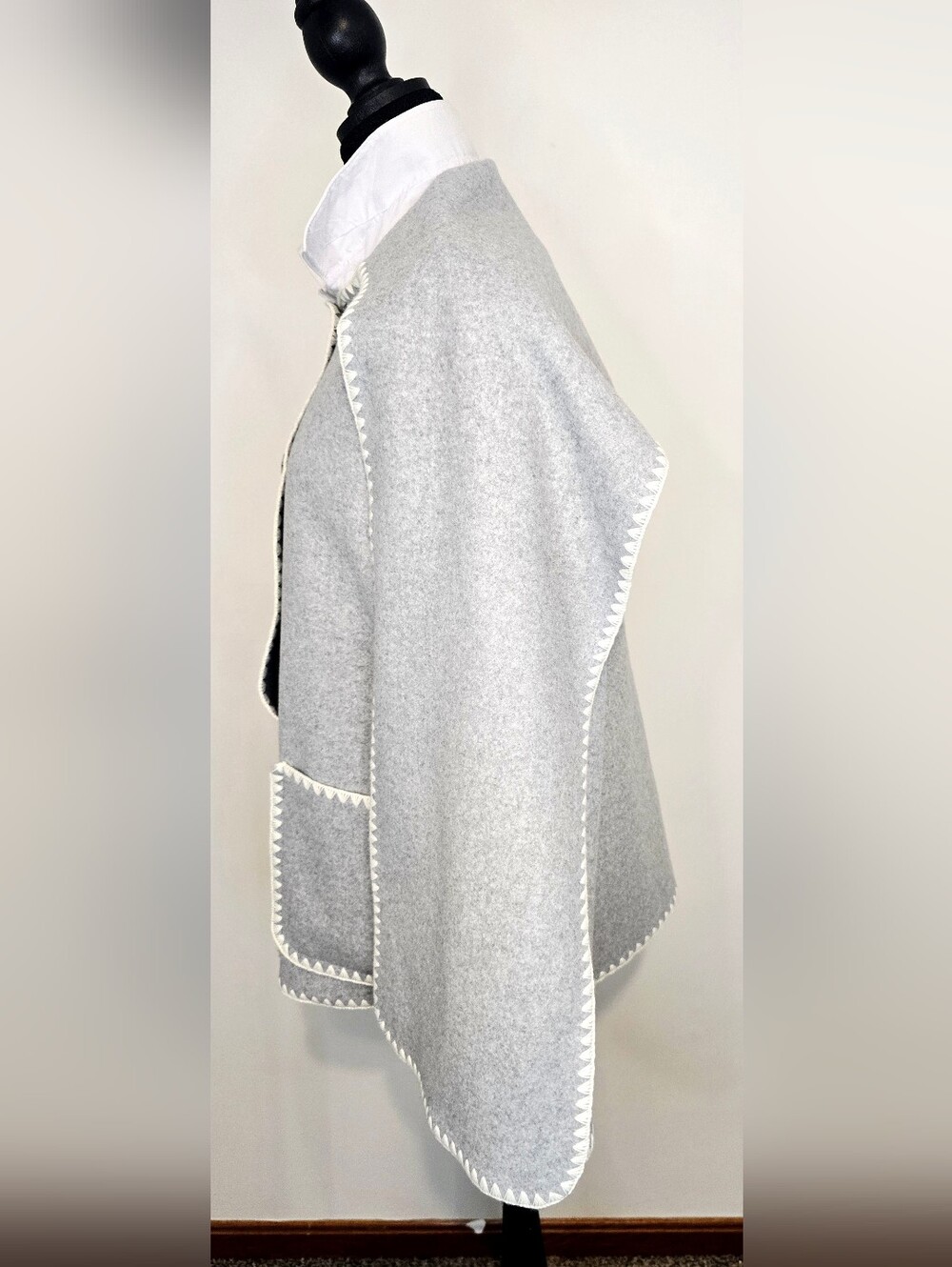 Marc New York Andrew Marc Gray Cape Coat Blanket Jacket Whipstitch Quiet Luxury - Picture 10 of 12